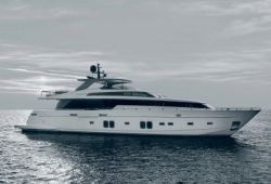 Location yacht Sanlorenzo SL106 dans le sud de la France - en croisière