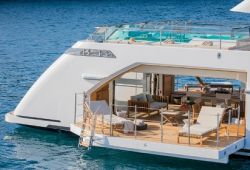 Location bateau Sanlorenzo 52Steel dans le sud de la France - beach club