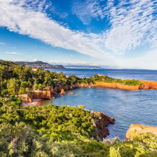 Les roches rouges de lEstrel prs de Cannes sur la Cte d'Azur