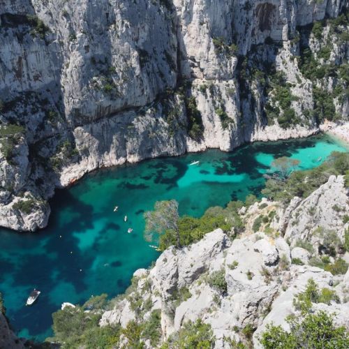 Les falaises et la calanque d'En Vau dans le parc national des Calanques prs de Marseille en France