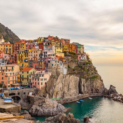 Le village color de Manarola dans le parc national des Cinque Terre sur la Riviera italienne