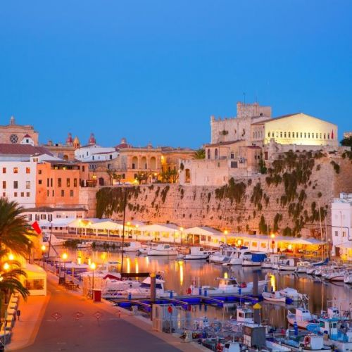 Le vieux port de Ciutadella sur l'le de Minorque dans les Balares