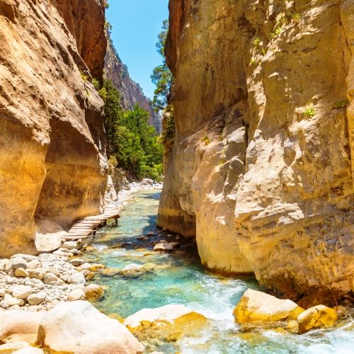 Panorama d'un sentier de randonne dans la gorge de Samaria en Crte