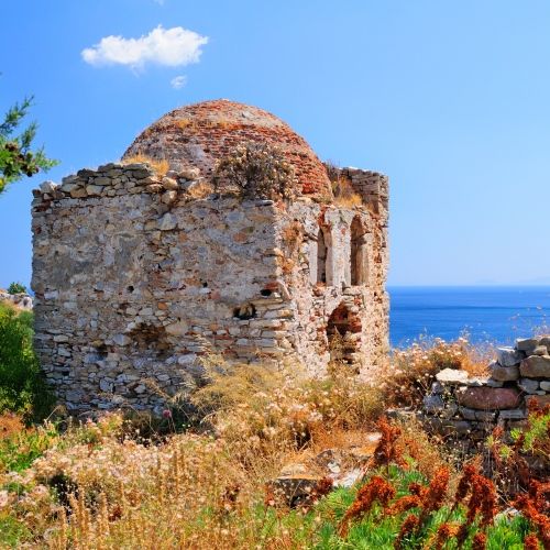 La vieille ville mdivale de Kastro abrite de nombreux vestiges et glises