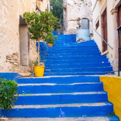 L'escalier bleu de Symi avec ses 500 marches pour aller de Gialos  Horio