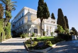 Le palais noclassique de style pompien Achilleion sur l'le de Corfou