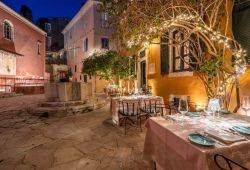 Le superbe restaurant historique Venetian Well situé à Corfou