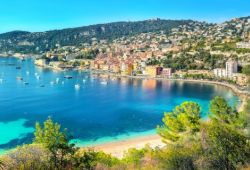 La baie de Villefranche-sur-mer dans le sud de la France