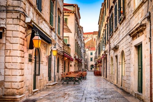 Une ruelle pittoresque dans la vieille ville de Dubrovnik en Croatie