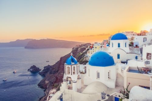 Coucher de soleil  Oia sur l'le de Santorin, l'une des meilleures destinations lune de miel en Mditerrane