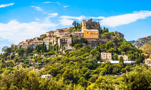 Le village perch d'Eze dans l'arrire-pays niois