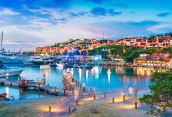 La marina de Porto Cervo avec ses yachts de luxe amarrs