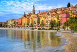 Le littoral color de Menton dans le sud de la France