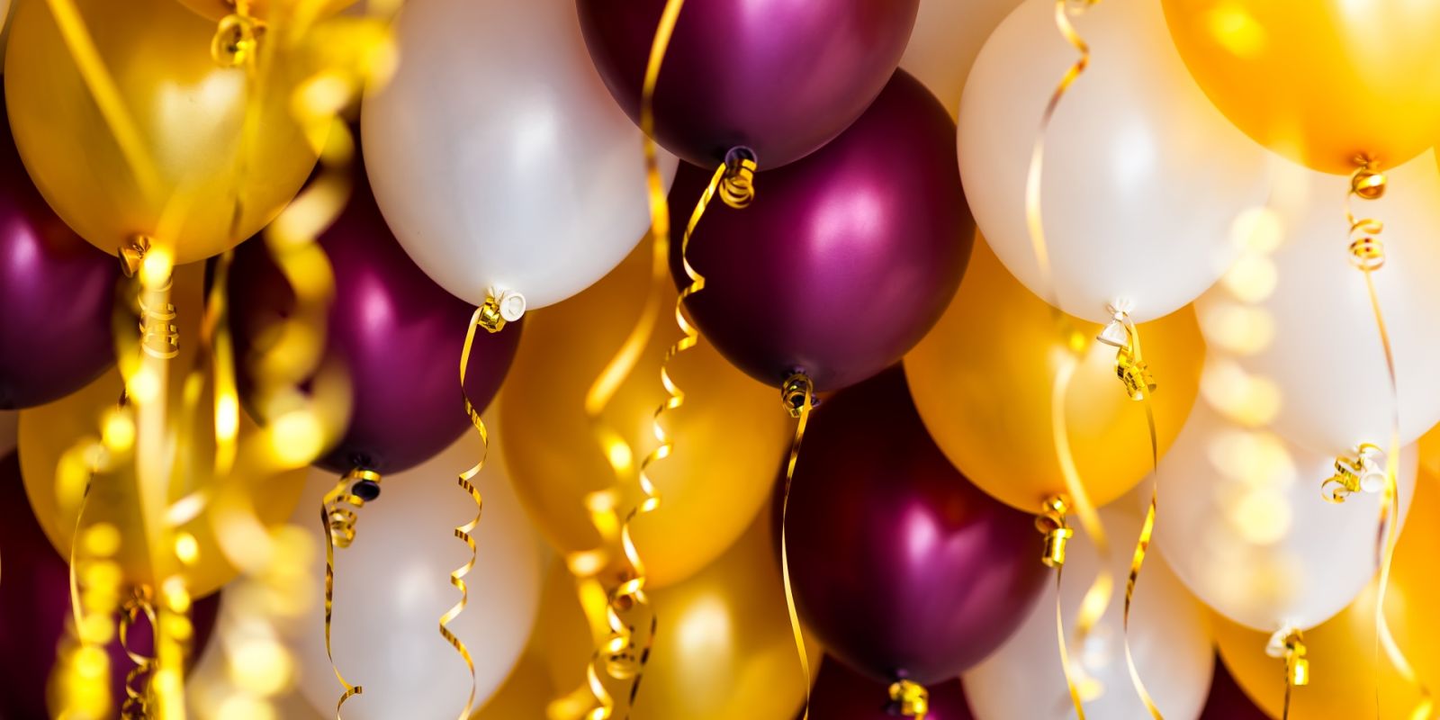 https://www.talamare.fr/medias/Des ballons colors pour dcorer une fte d'anniversaire lors d'une location de yacht