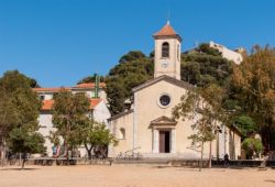 L'glise Sainte-Anne situe sur l'le de Porquerolles dans le sud de la France