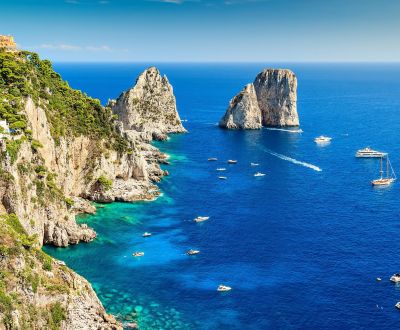 Les rochers Faraglioni de l'le de Capri 