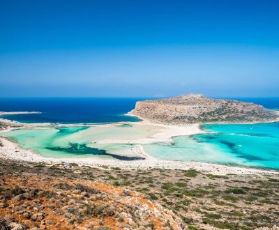 La baie de Balos et son lagon turquoise sur l'le de Crte lors d'une location de yacht en Grce