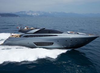 LOCATION YACHT RIVA 86 DOMINO