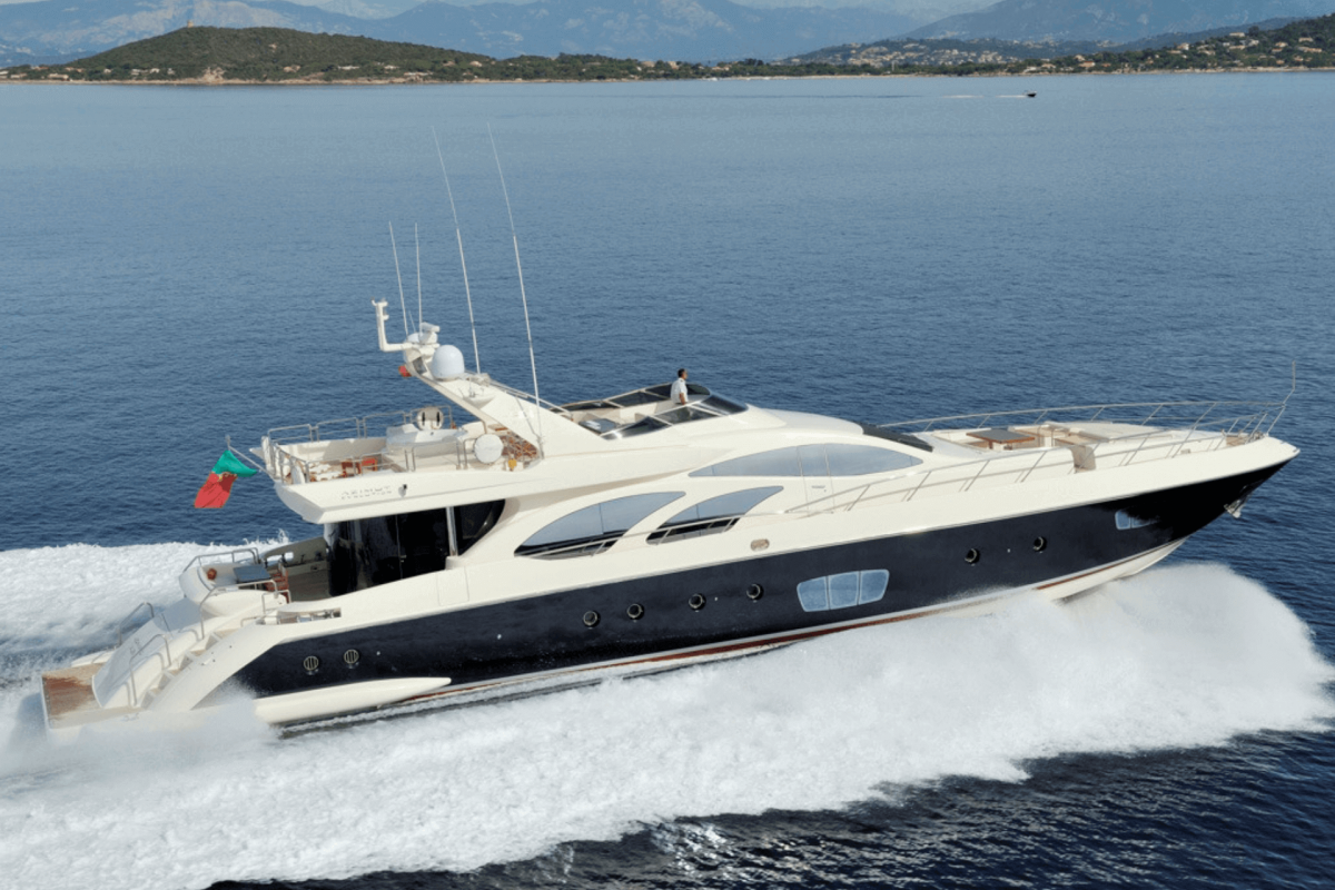 LOCATION YACHT AZIMUT 100 