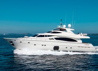 LOCATION YACHT FERRETTI 881 RPH