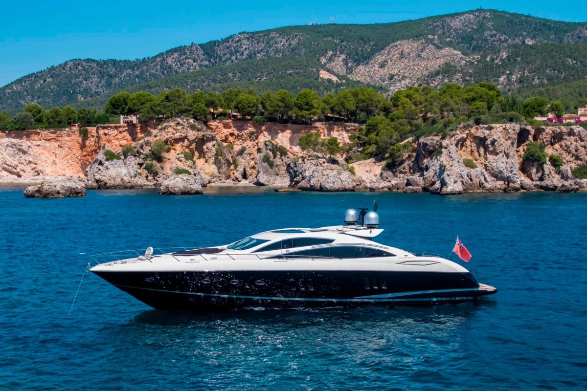 YACHT SUNSEEKER PREDATOR 82