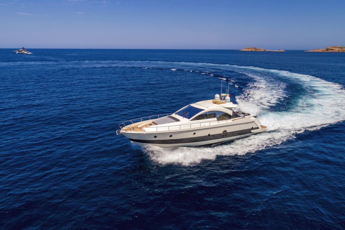 LOCATION YACHT AICON 62SL