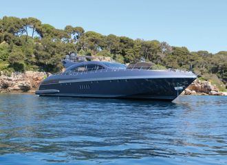 LOCATION YACHT MANGUSTA 108