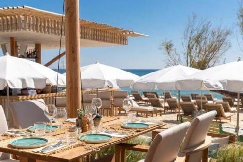 Djeuner au restaurant de plage La Serena  Saint-Tropez