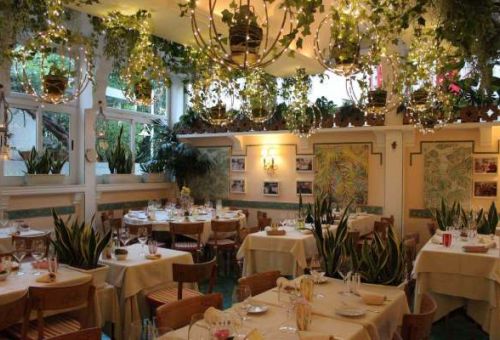 La salle à manger du restaurant La Capannina sur l'île de Capri