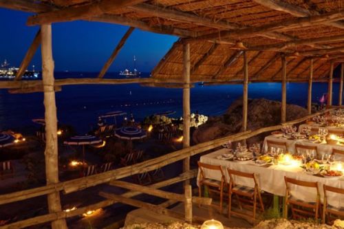 Le restaurant de plage La Fontelina  Capri en Mditerrane