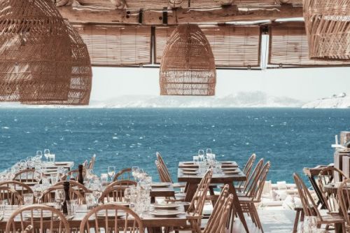 Le restaurant de plage Scorpios  Mykonos en mer Mditerrane