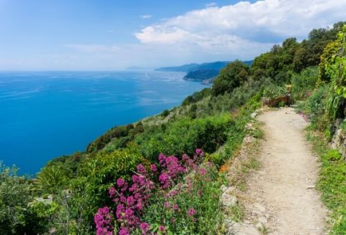 Le sentier ctier est idal pour les randonnes dans les Cinque Terre