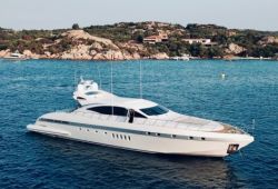 Location yacht Mangusta 92 dans le sud de la France - en croisire