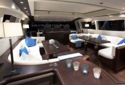 Mangusta 92 à louer dans le sud de la France - salon