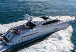 Location yacht Mangusta 108 dans le sud de la France - en croisière