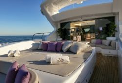 Location bateau Mangusta 108 dans le sud de la France - pont arrière