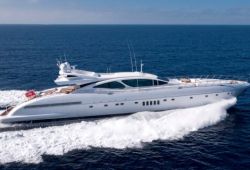 Location yacht Mangusta 130 dans le sud de la France - en croisière