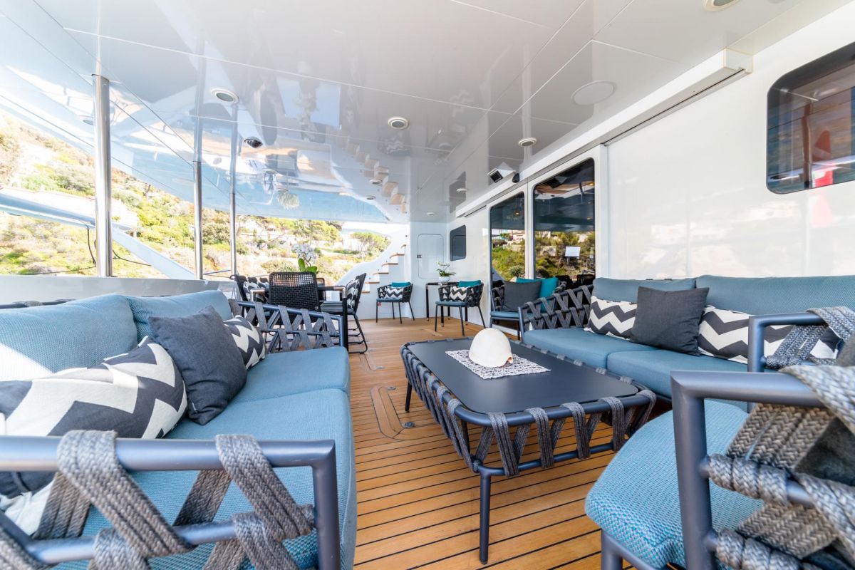 PONT ARRIRE LOUNGE