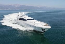 Location yacht Mangusta 165E dans le sud de la France - en croisière