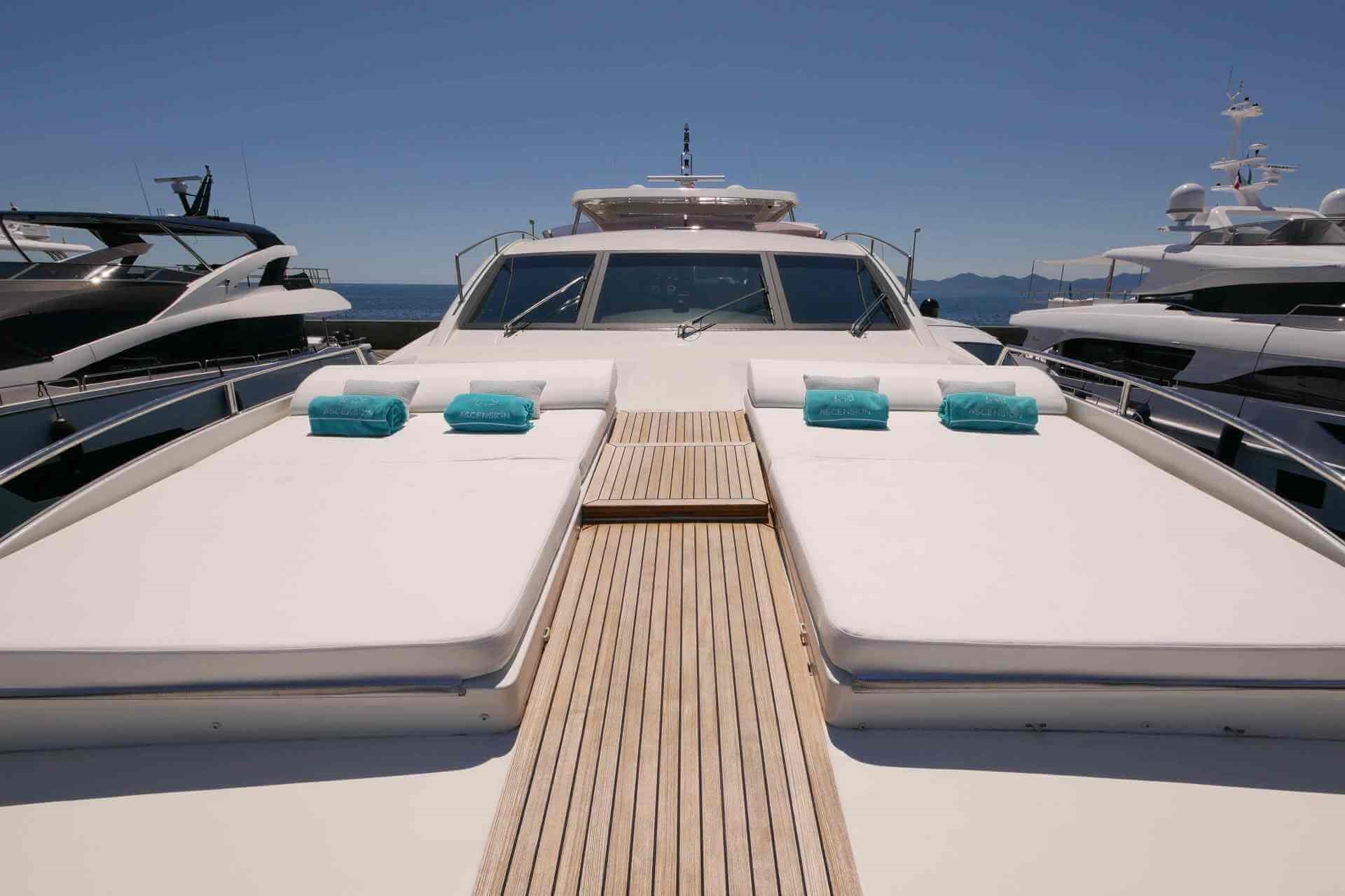yacht couach 3700 fly prix
