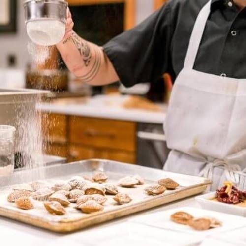 Prparation des ptes pendant le cours de cuisine de Mamma Agata