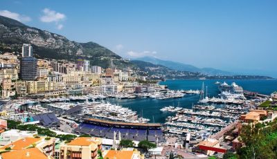 Vue du Port Hercule avec des yachts de location pendant le Grand Prix de Monaco