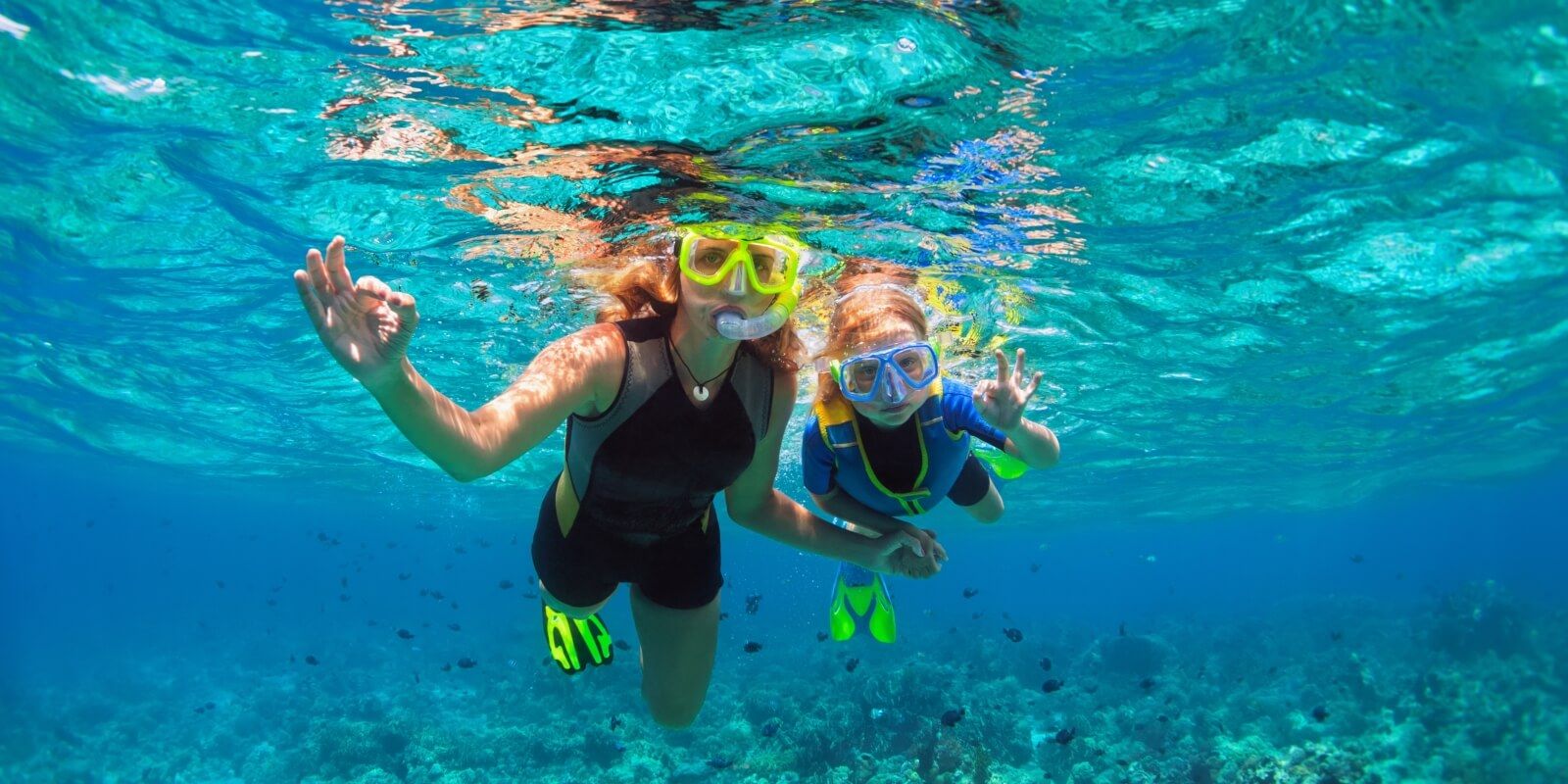 https://www.talamare.fr/medias/Une femme et sa fille faisant du snorkeling lors d'une location de yacht