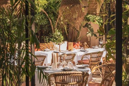 Tables dresses au restaurant Salama  Saint-Tropez