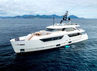 LOCATION YACHT SANLORENZO SD118