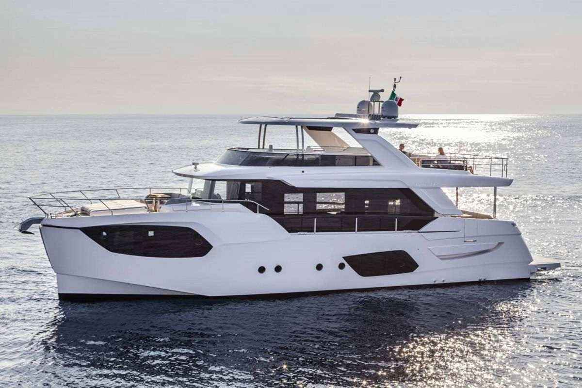 LOCATION YACHT ABSOLUTE NAVETTA 68