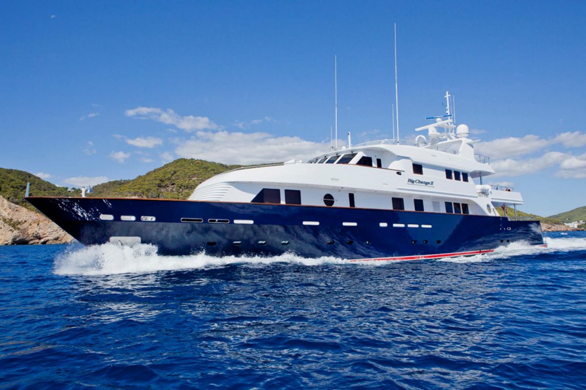 LOCATION YACHT CUSTOM 38M