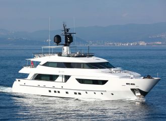 LOCATION YACHT SAN LORENZO 37M