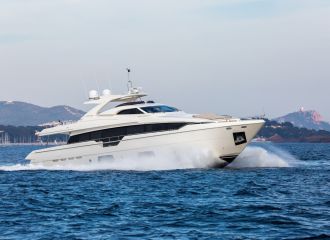 LOCATION YACHT FERRETTI 960