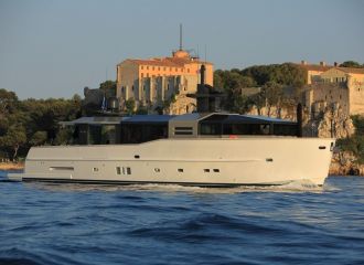 LOCATION YACHT ARCADIA 85